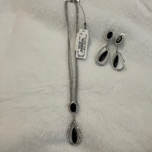 monet Jewelry - NWT necklace and earrings set. Rhinestone & black